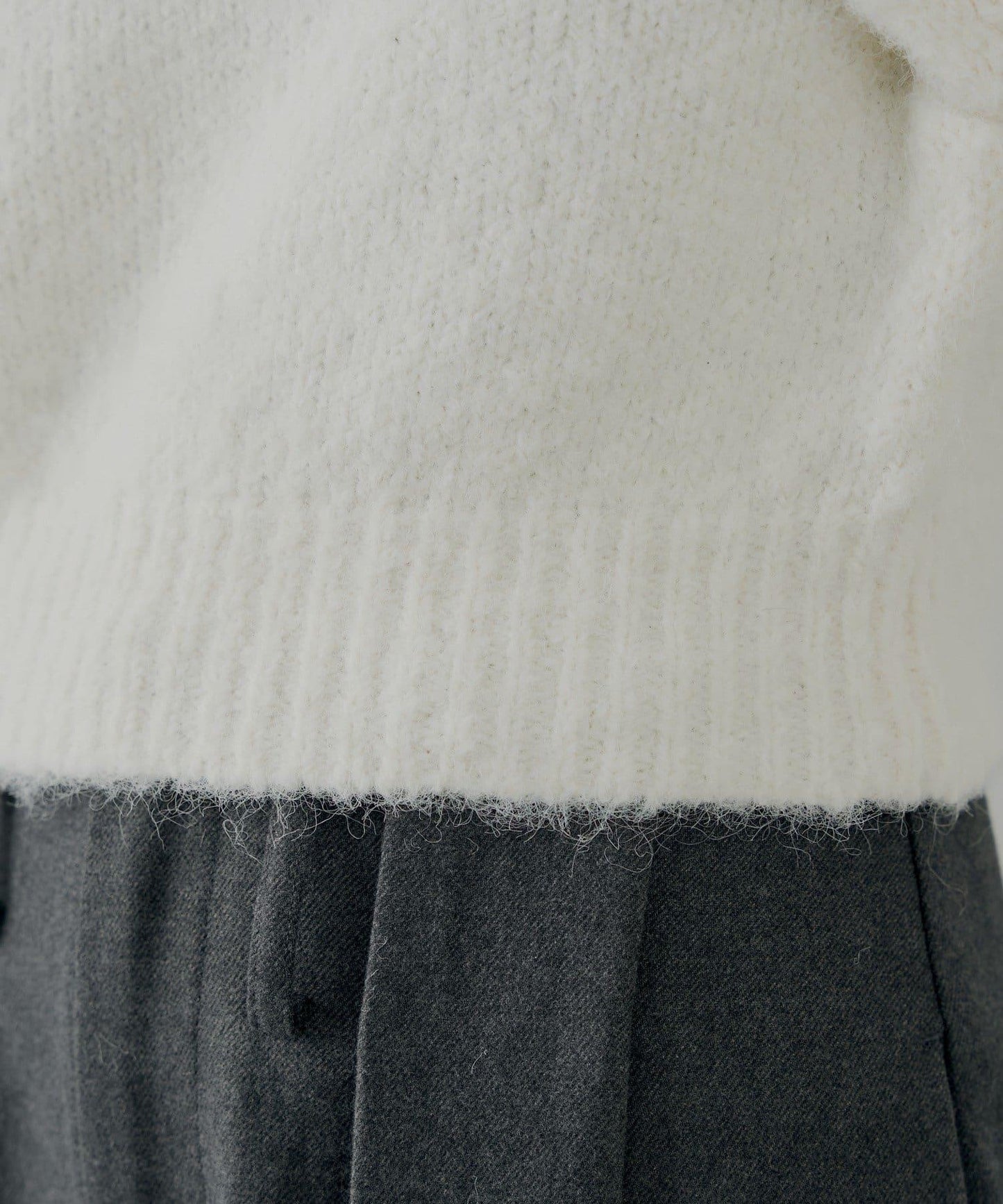 毛絨蝴蝶結設計針織衫