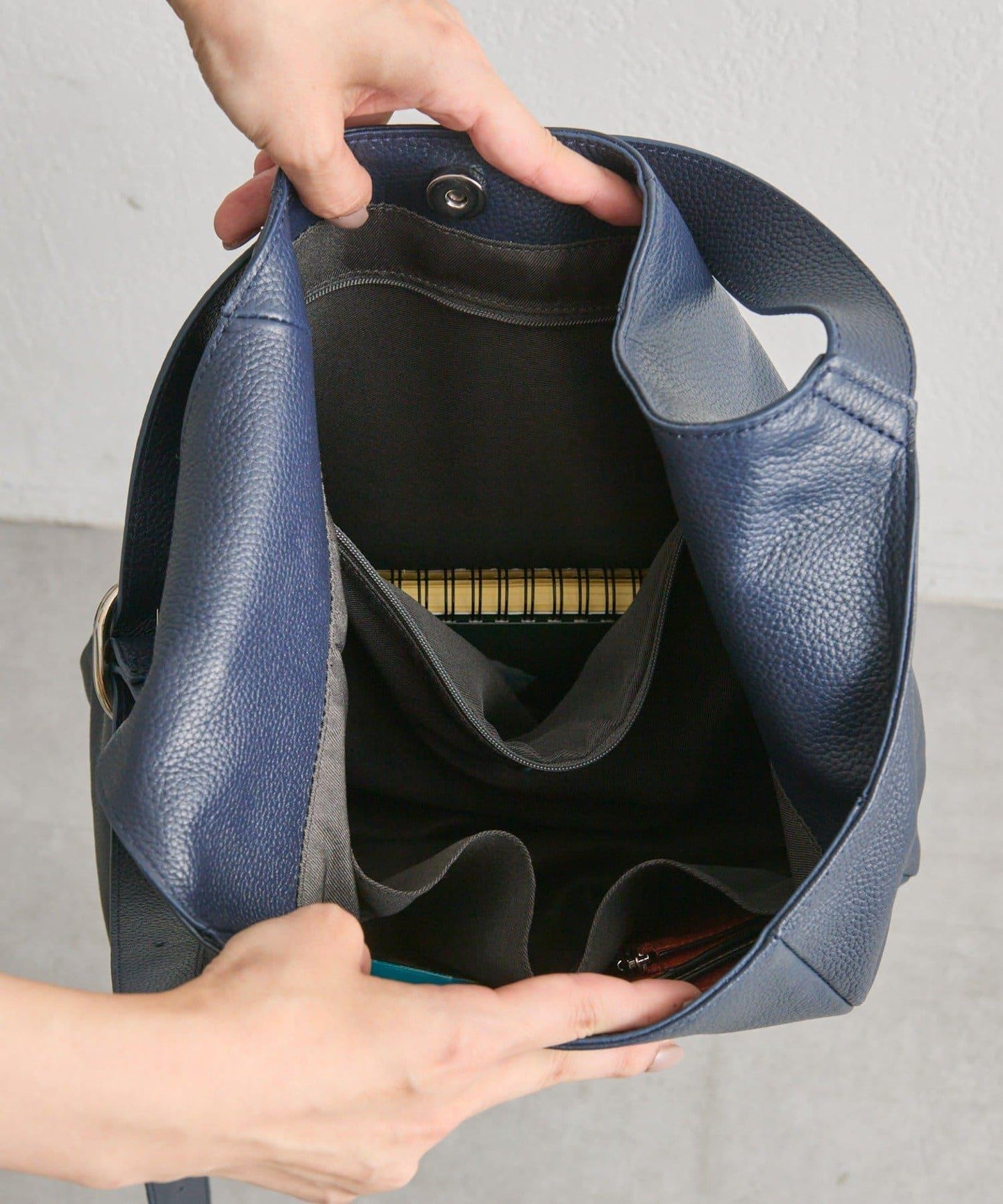 《本革/A4尺寸適用》長肩帶單肩包