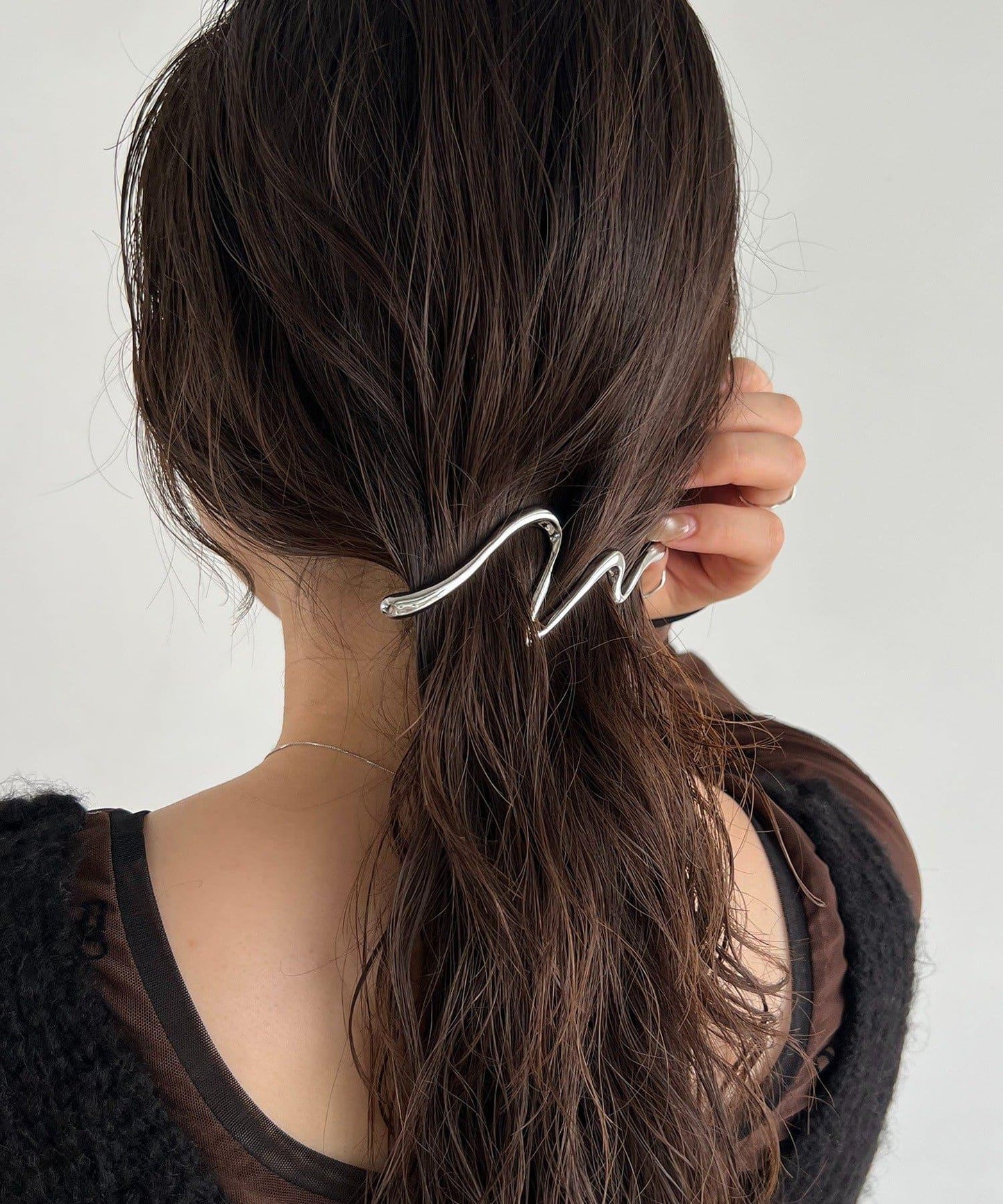 〈GOLDY/ゴールディ〉弧形線條纖細髮夾2