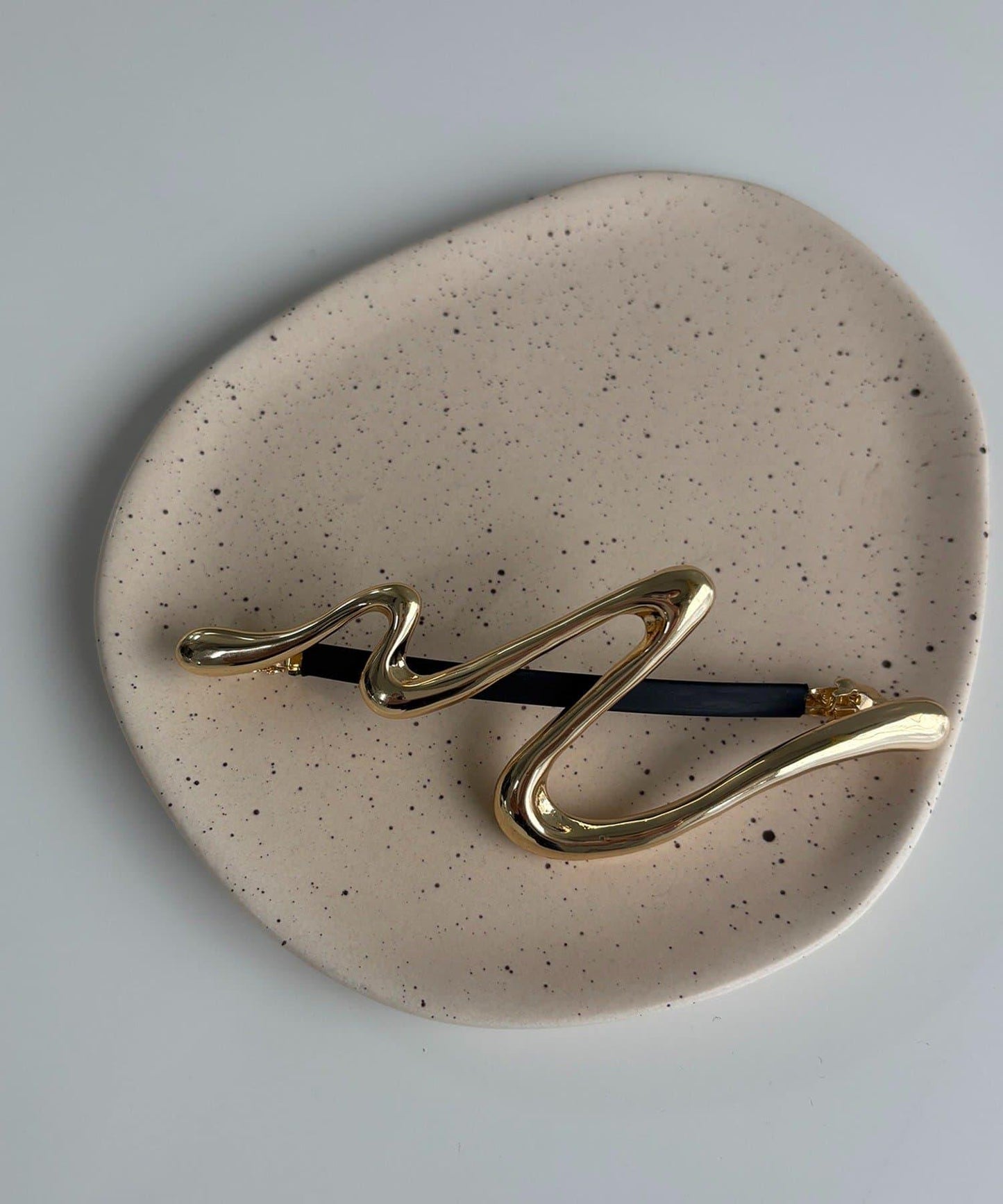 〈GOLDY/ゴールディ〉弧形線條纖細髮夾2