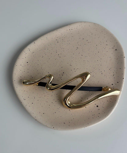 〈GOLDY/ゴールディ〉弧形線條纖細髮夾2