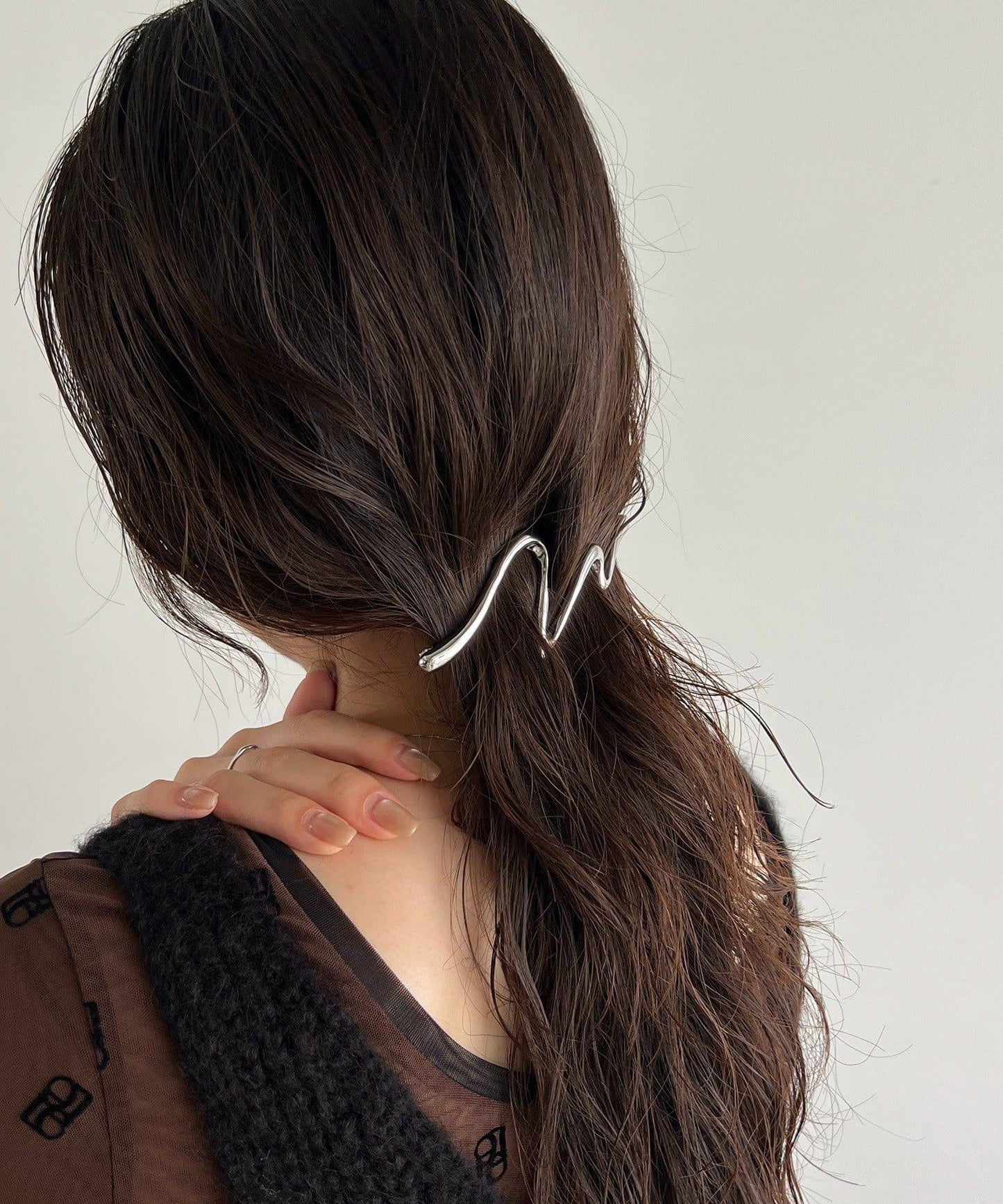 〈GOLDY/ゴールディ〉弧形線條纖細髮夾2