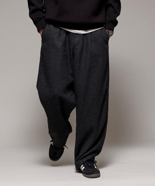 寬鬆版型水洗羊毛混紡法蘭絨長褲