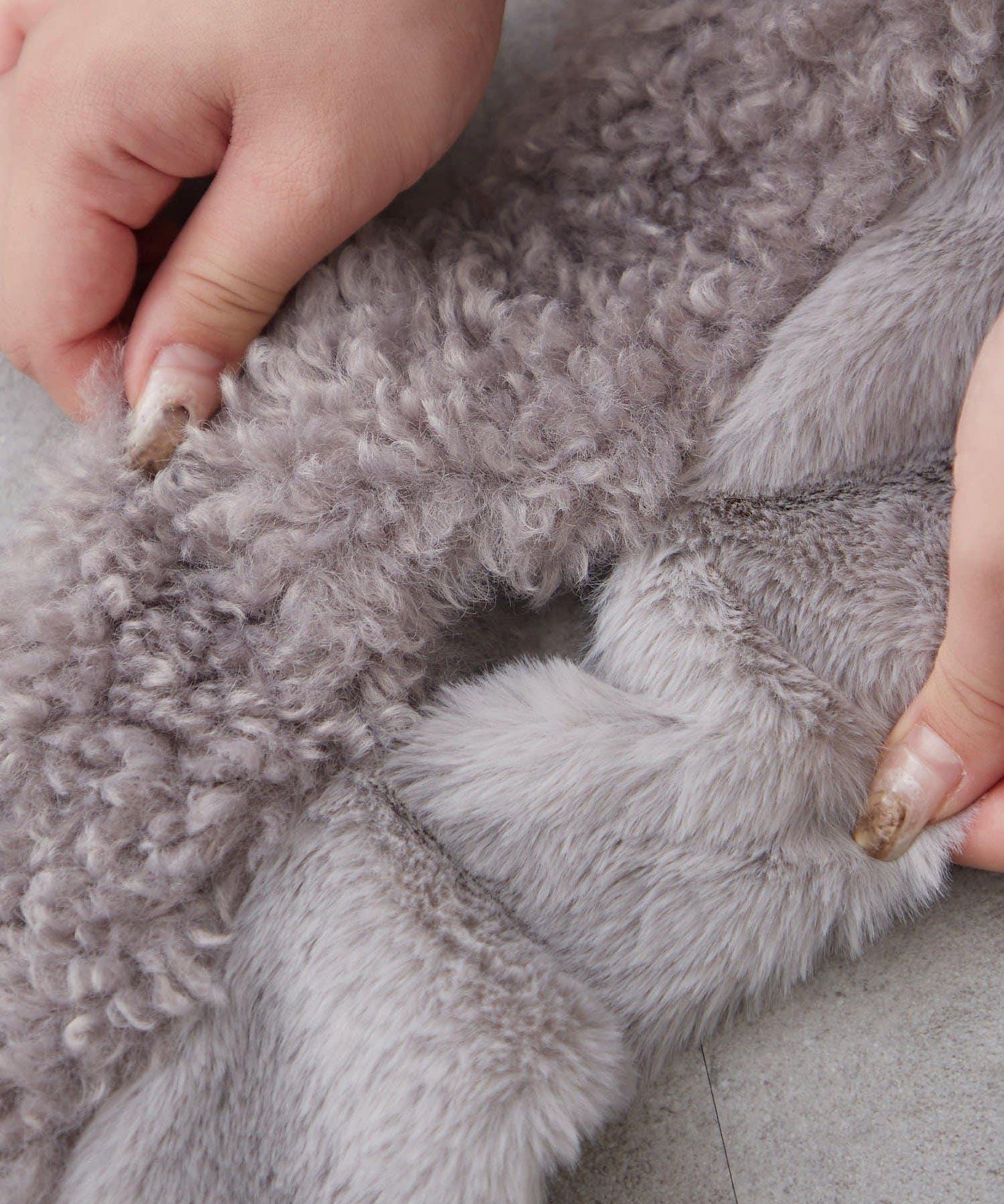 貴賓犬×仿毛拼接圍巾