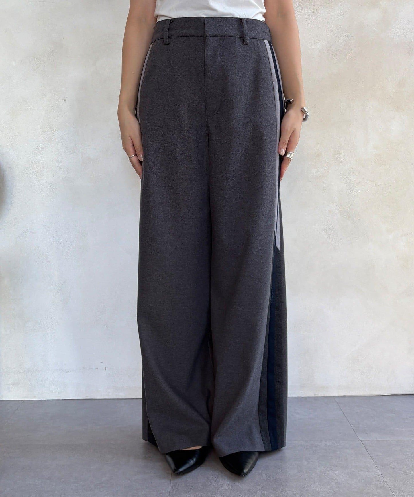 側邊條紋寬腿褲