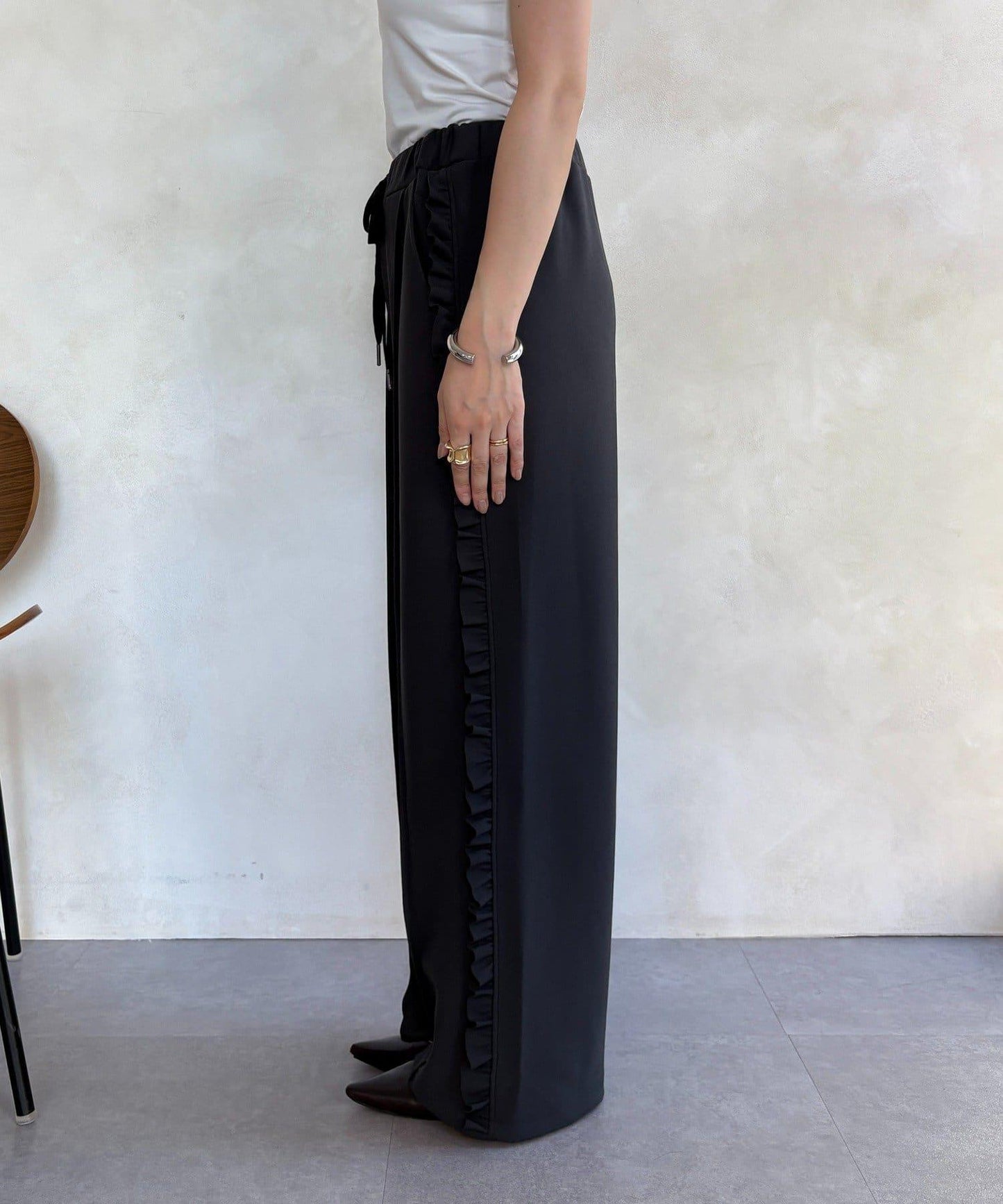 剪裁喬其紗側邊荷葉邊褲