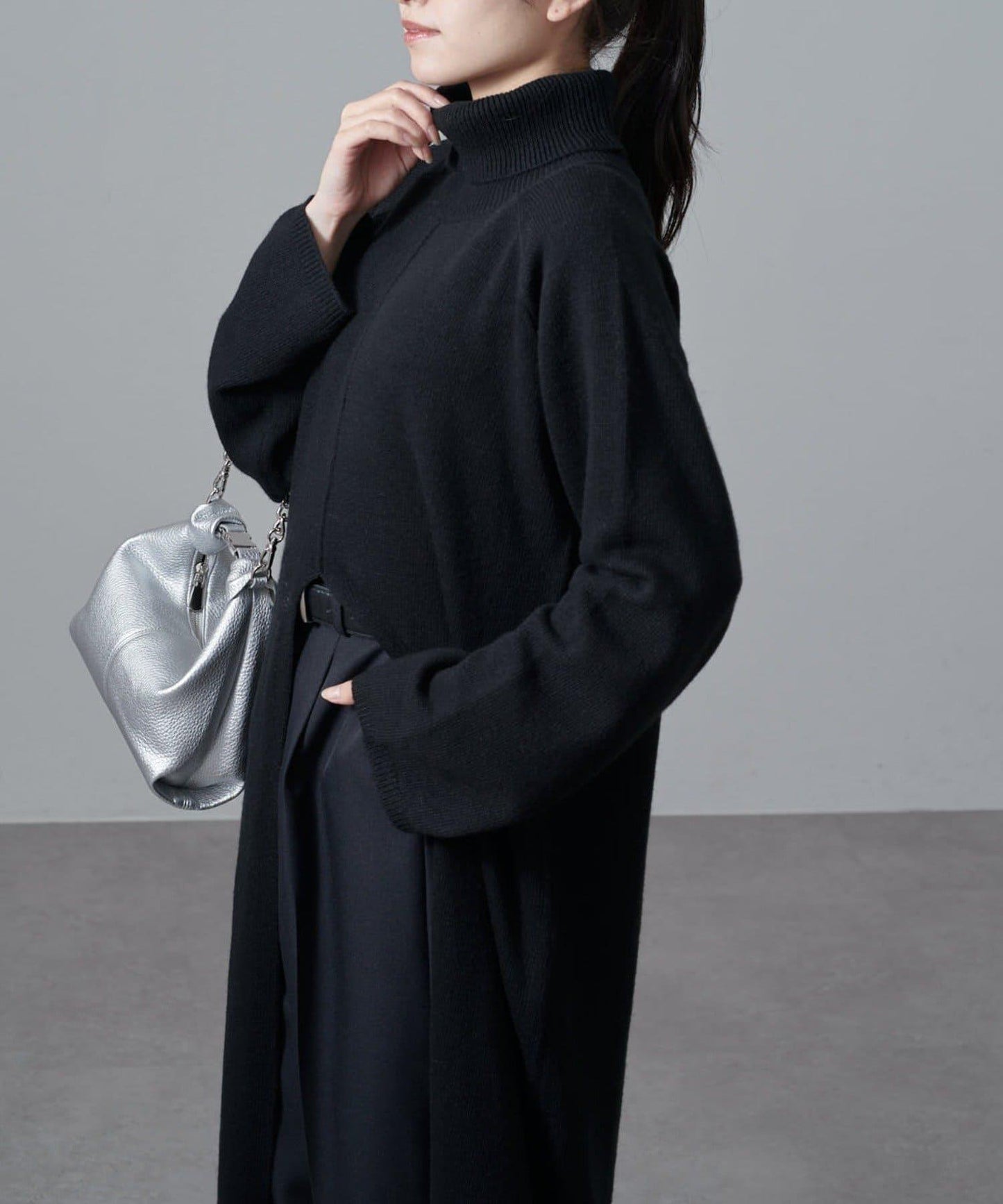 高領前開叉長款連衣裙