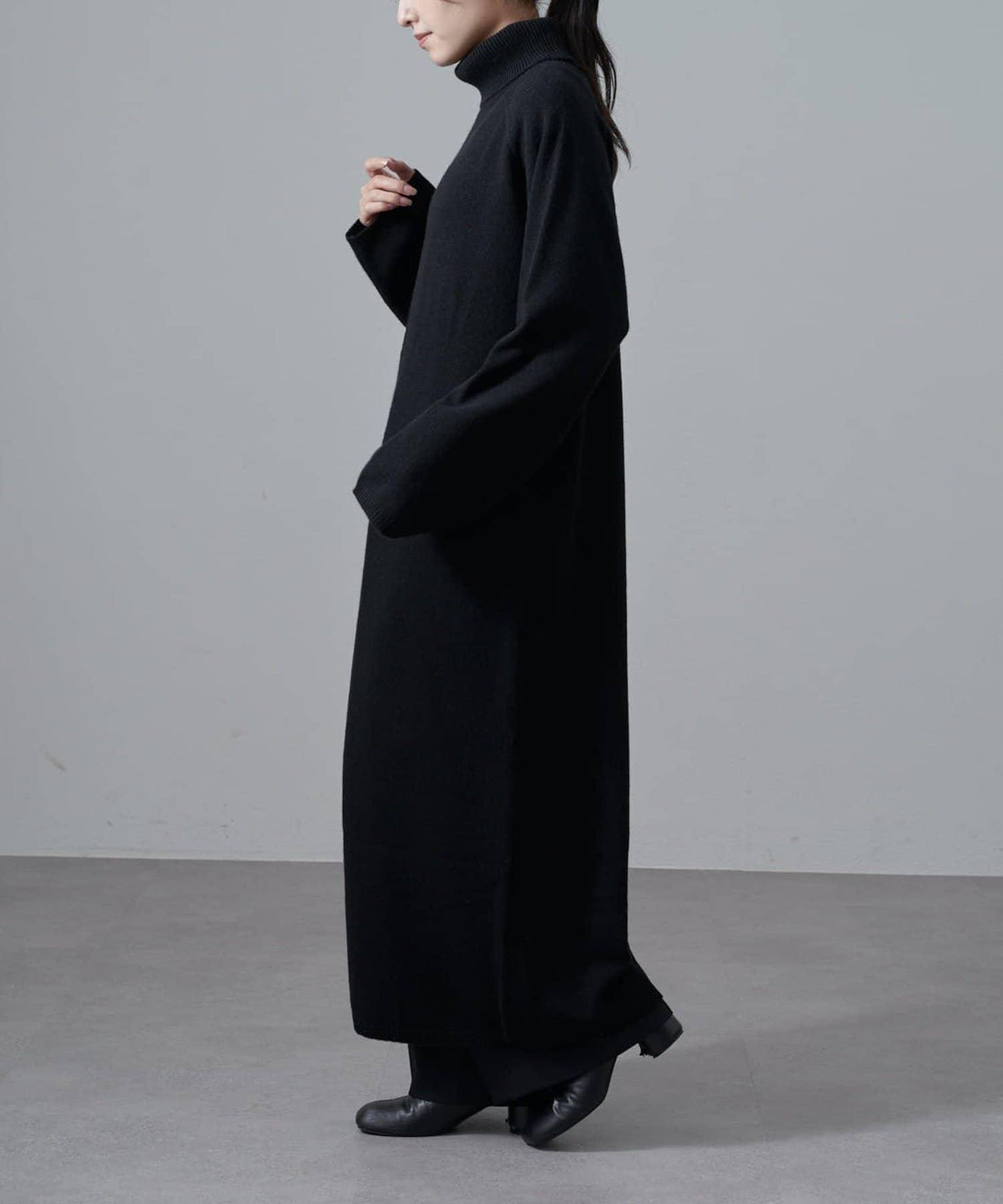 高領前開叉長款連衣裙