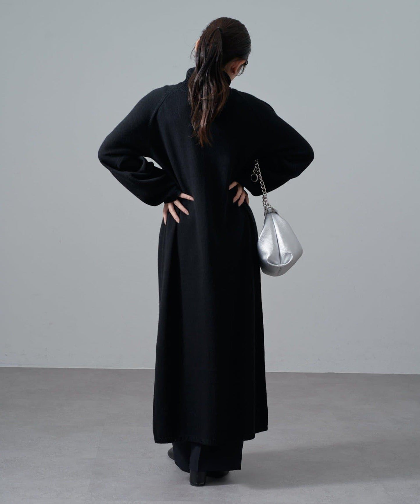 高領前開叉長款連衣裙