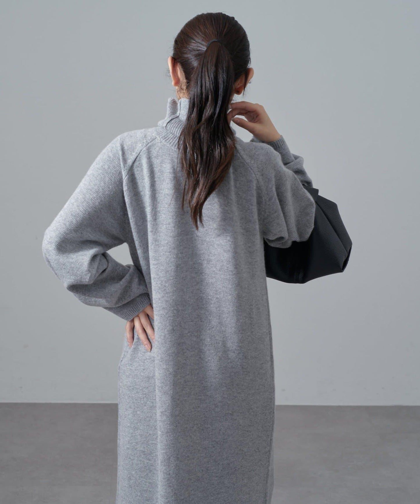 高領前開叉長款連衣裙