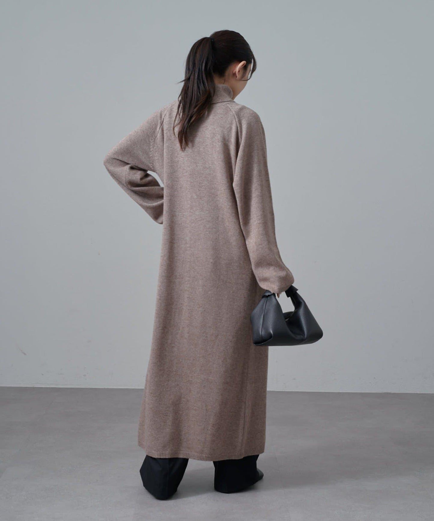 高領前開叉長款連衣裙