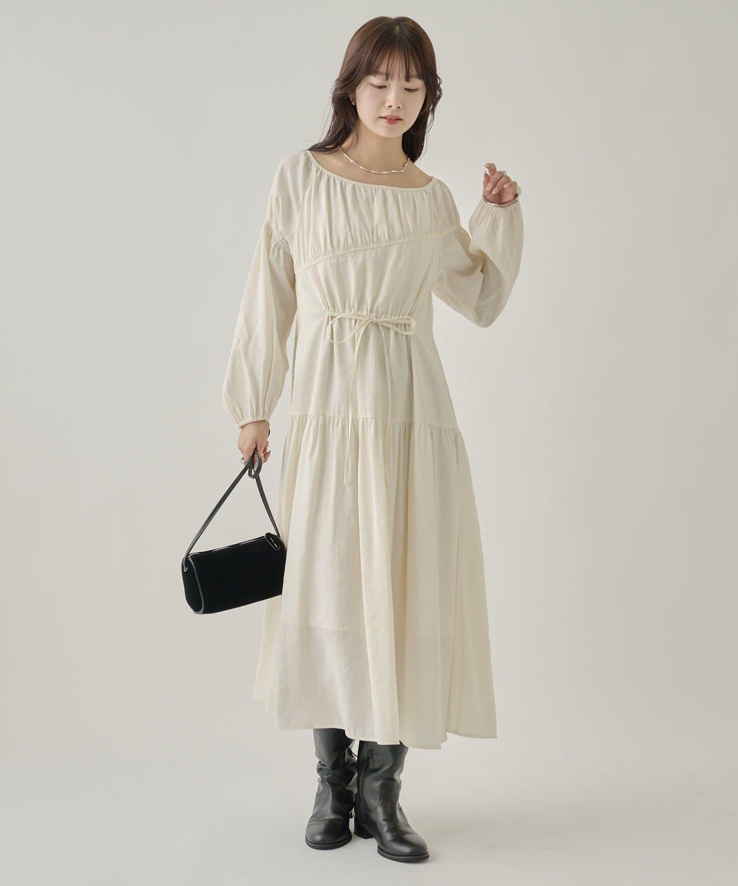 露肩抽繩連衣裙