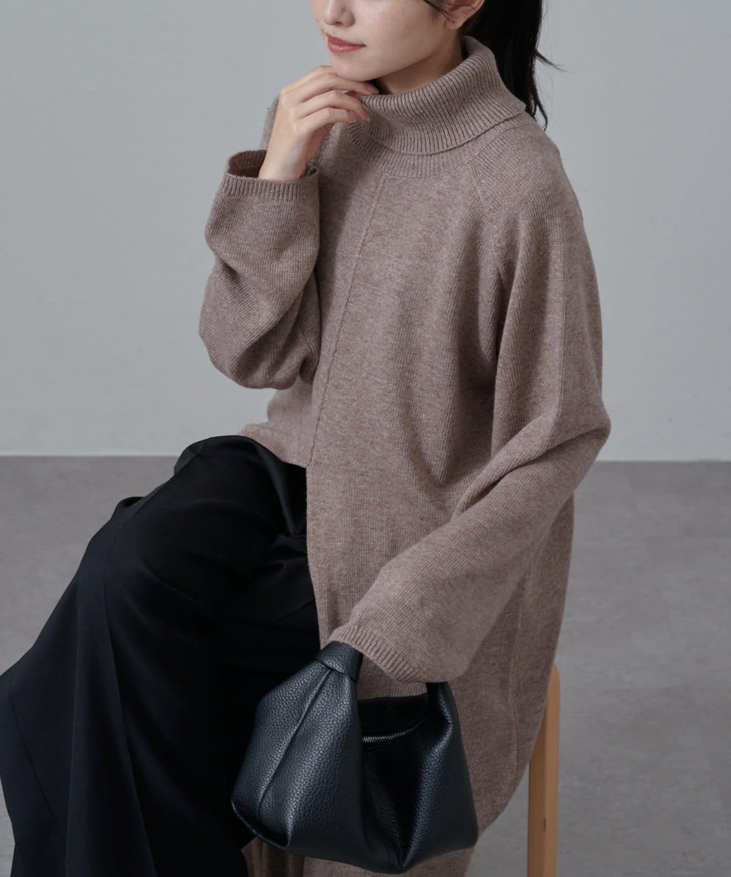 高領前開叉長款連衣裙