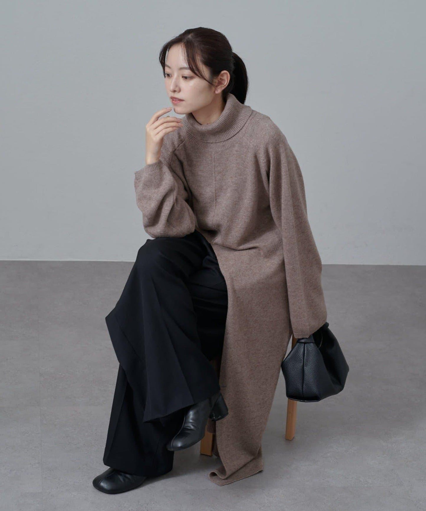 高領前開叉長款連衣裙