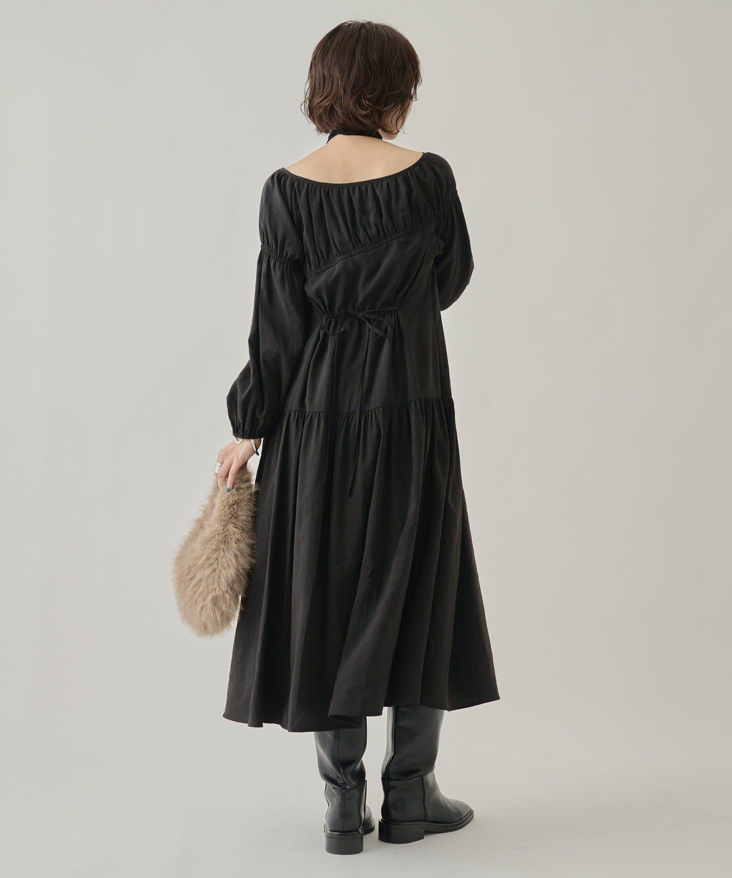 露肩抽繩連衣裙