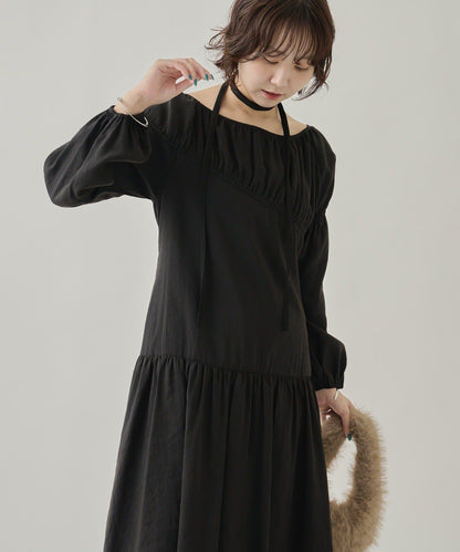 露肩抽繩連衣裙