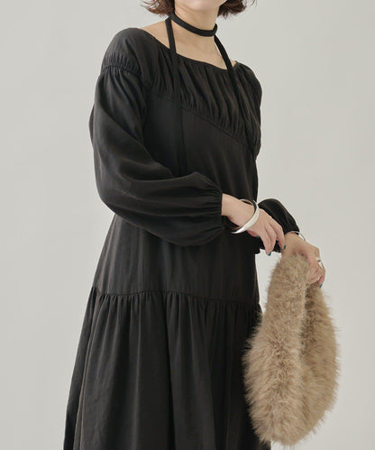 露肩抽繩連衣裙