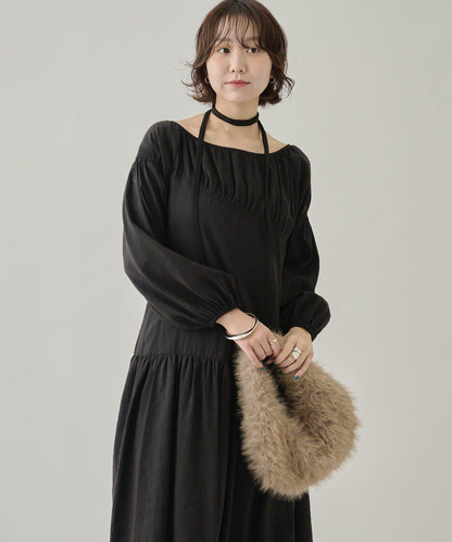 露肩抽繩連衣裙