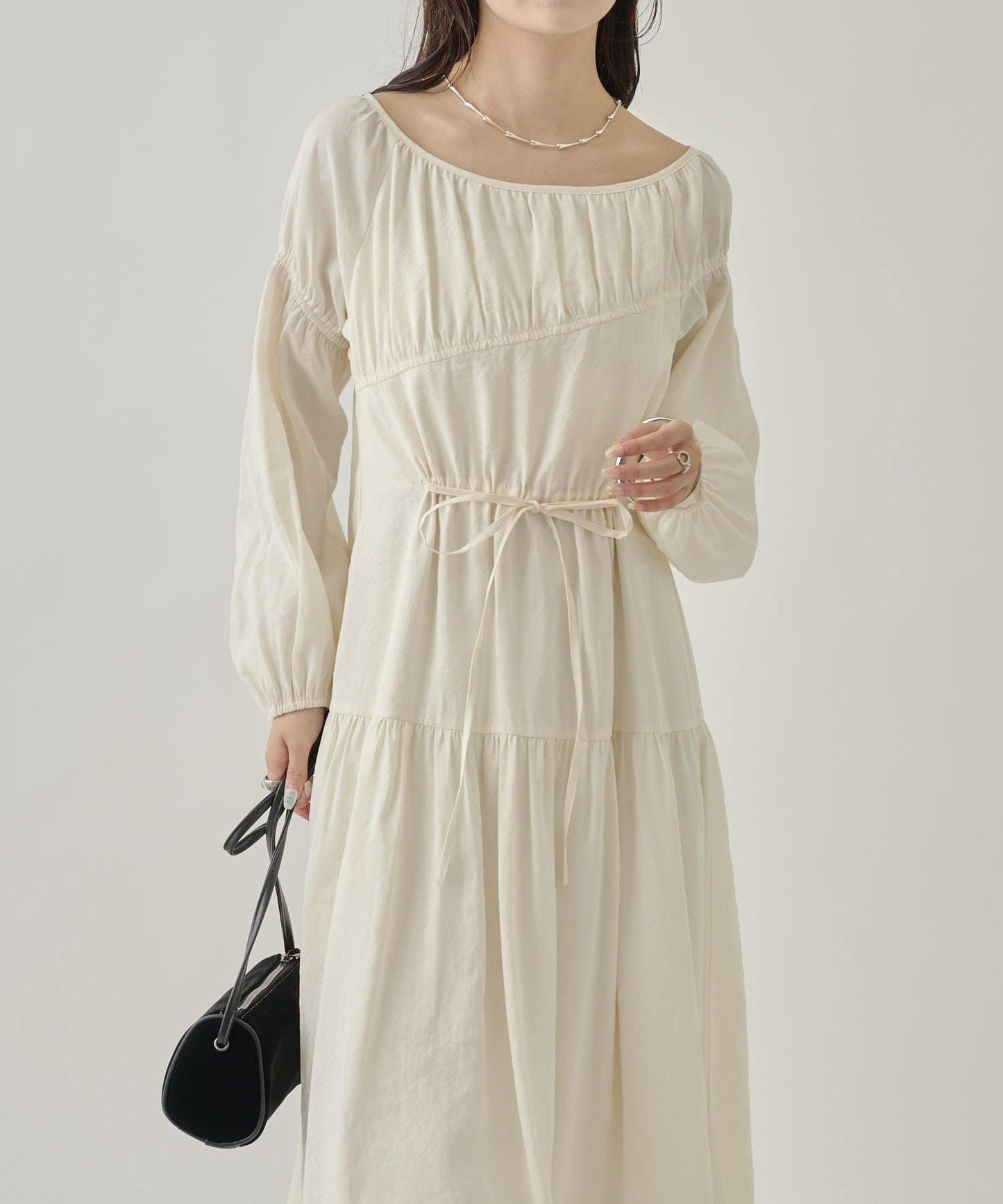露肩抽繩連衣裙