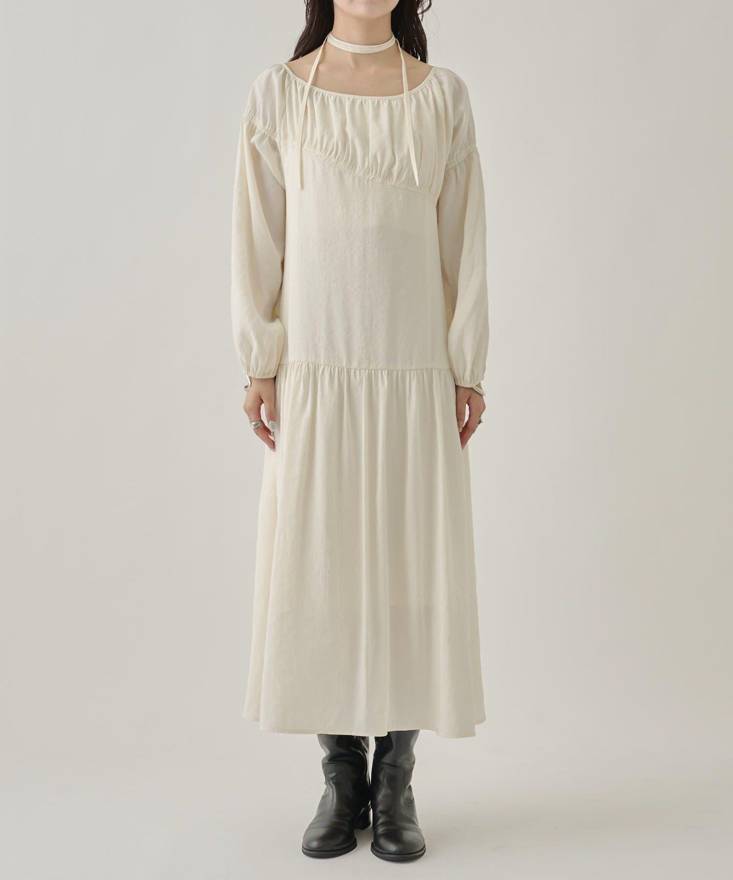 露肩抽繩連衣裙