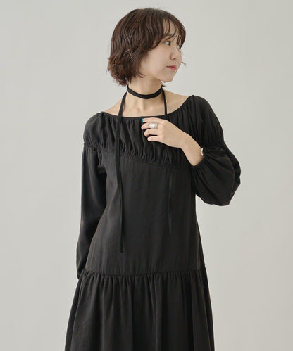 露肩抽繩連衣裙