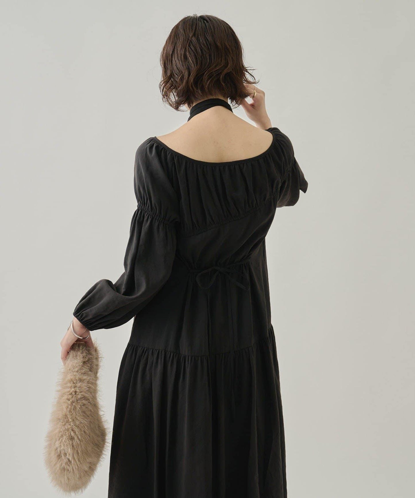 露肩抽繩連衣裙