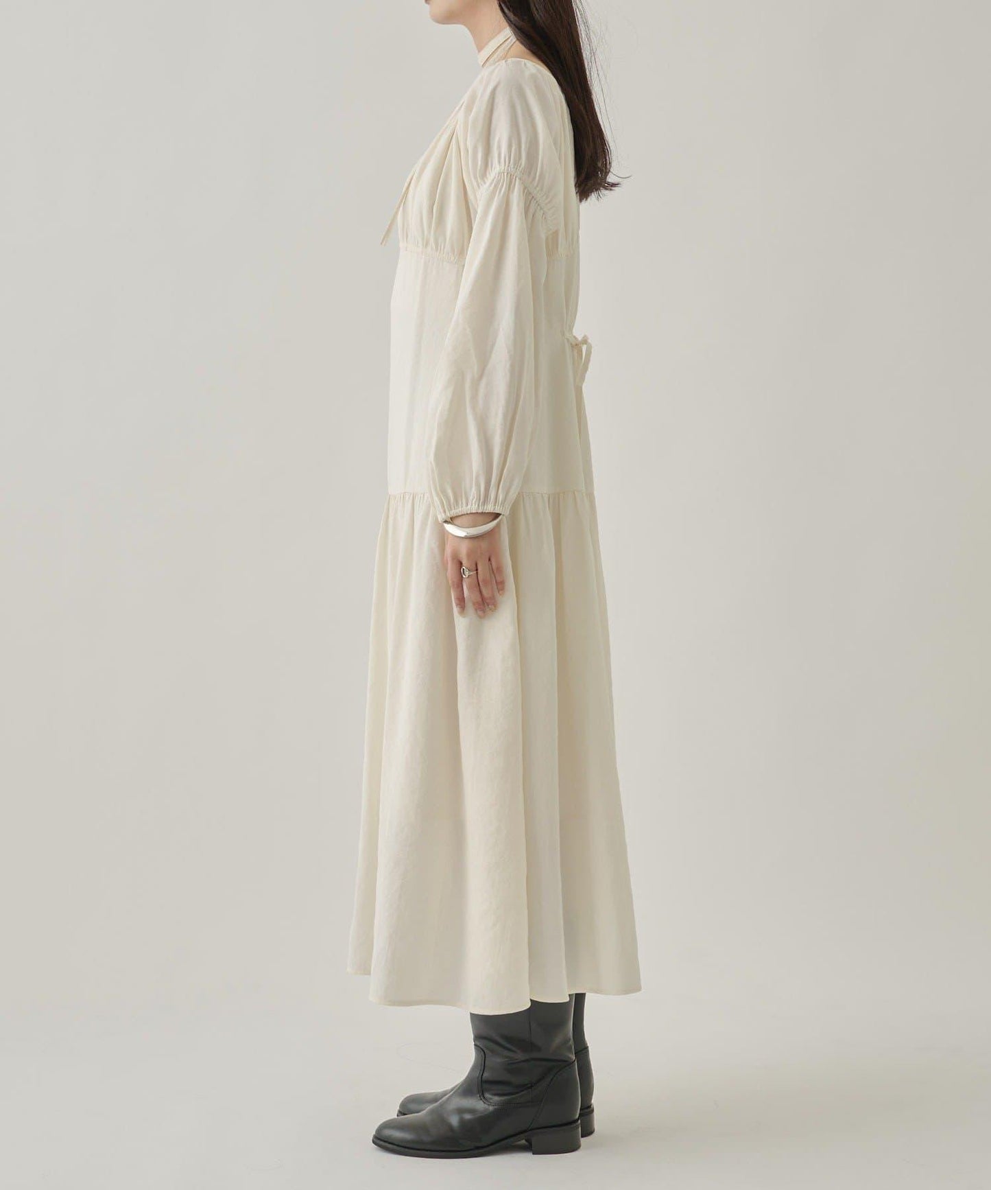 露肩抽繩連衣裙