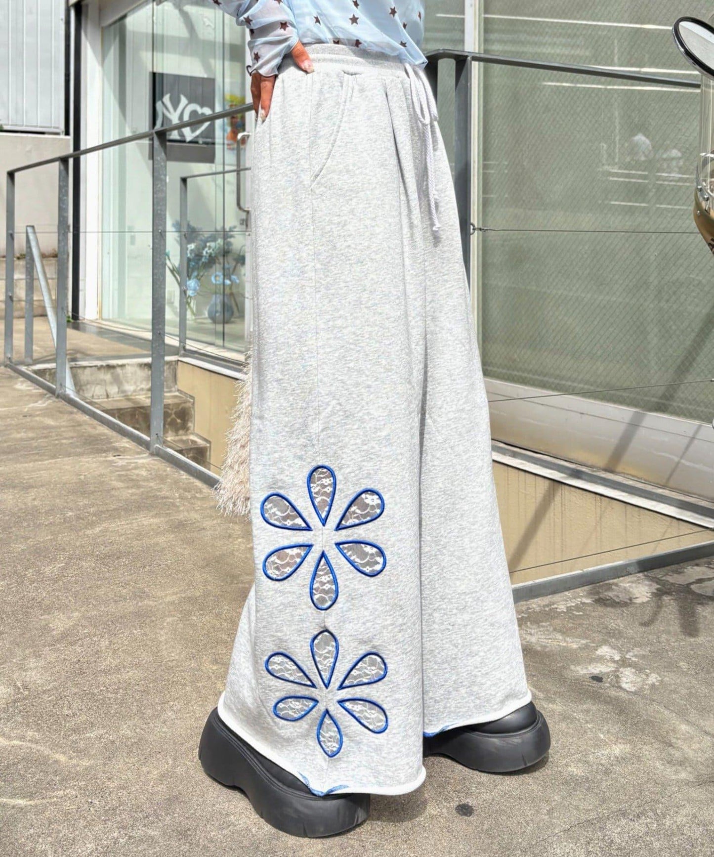 H.S花卉剪裁寬鬆衛褲