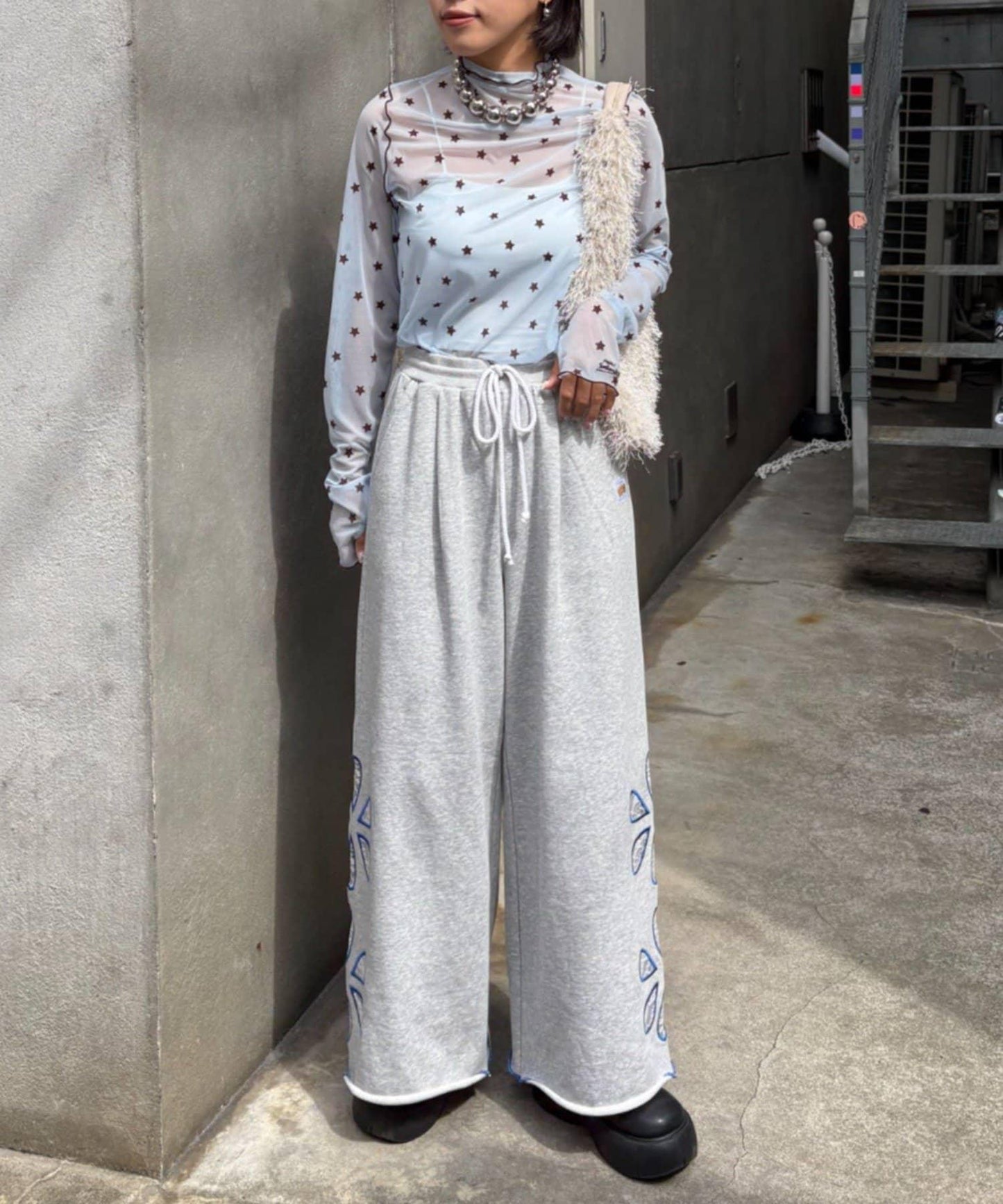 H.S花卉剪裁寬鬆衛褲