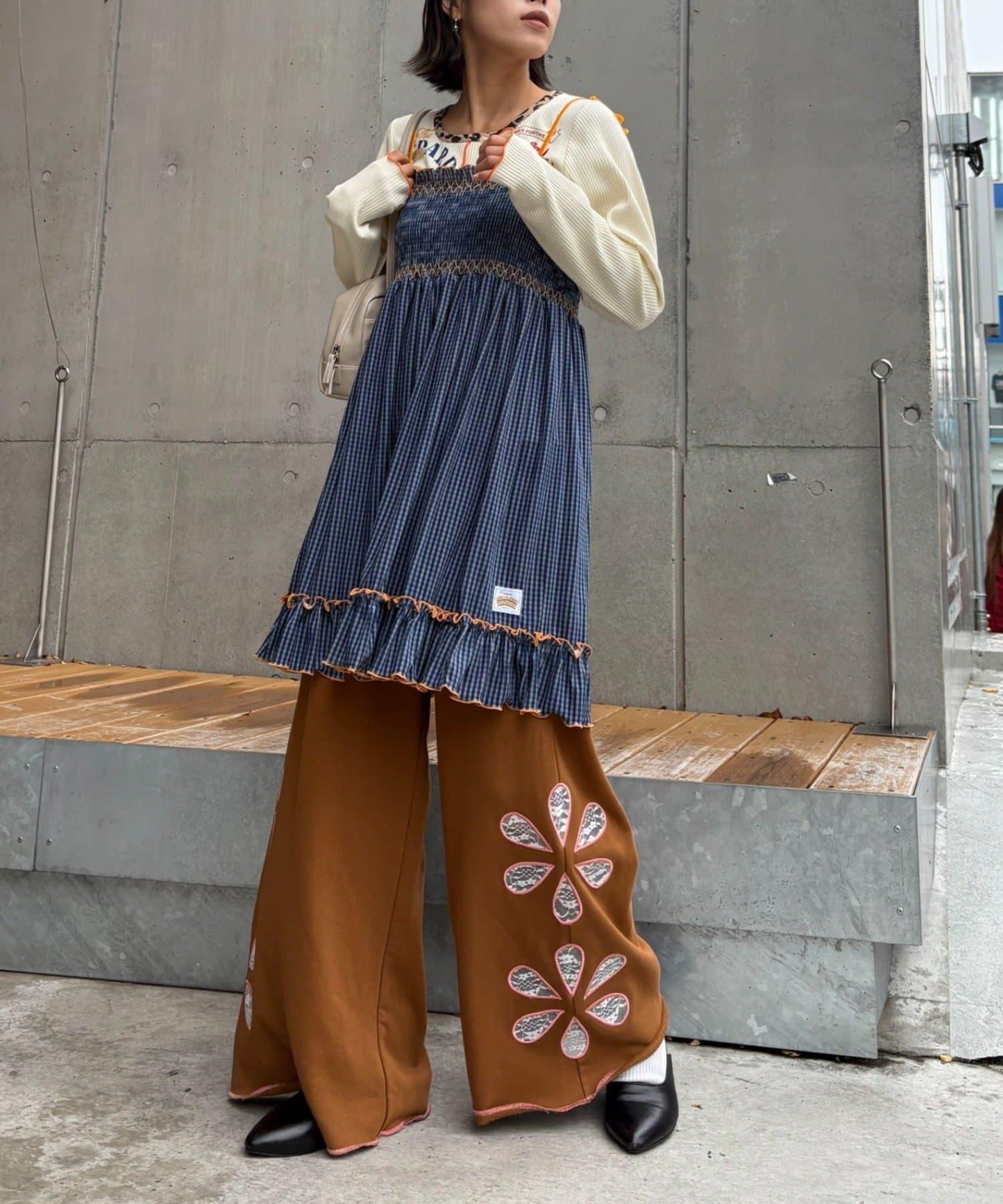 H.S花卉剪裁寬鬆衛褲