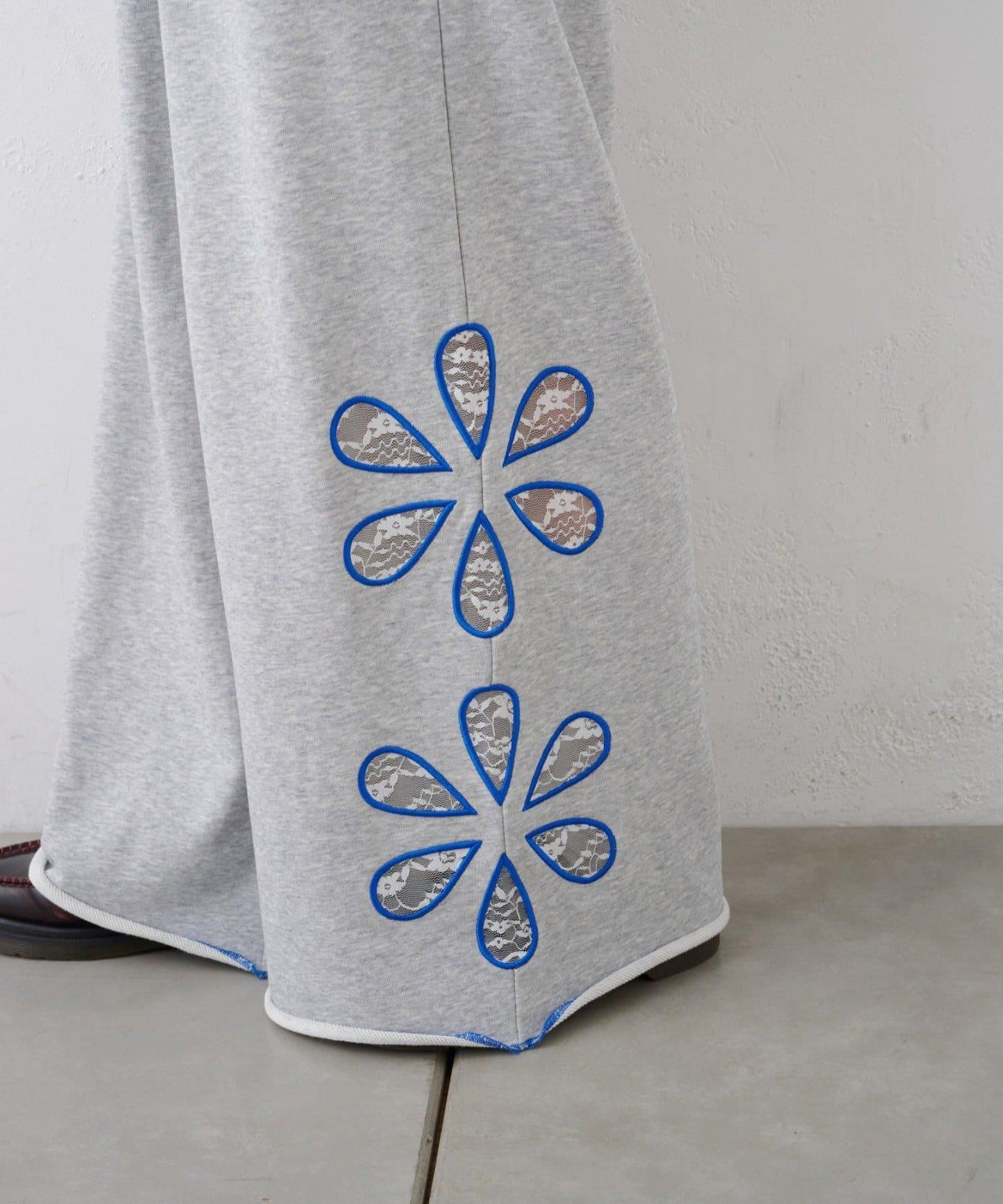 H.S花卉剪裁寬鬆衛褲