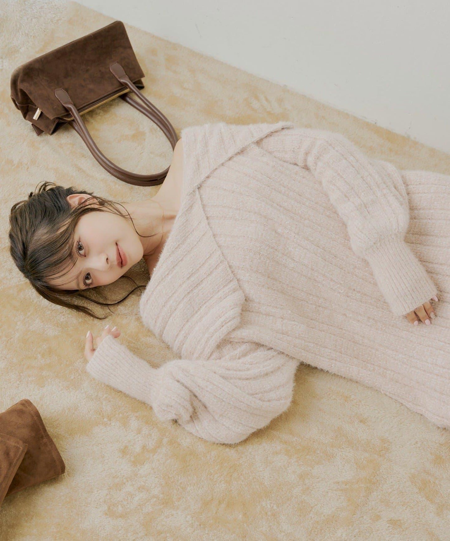 毛絨一字肩迷你連衣裙