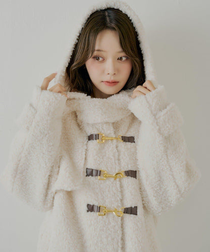 【SALON by Chico】短款羊羔絨連帽長款牛角扣大衣