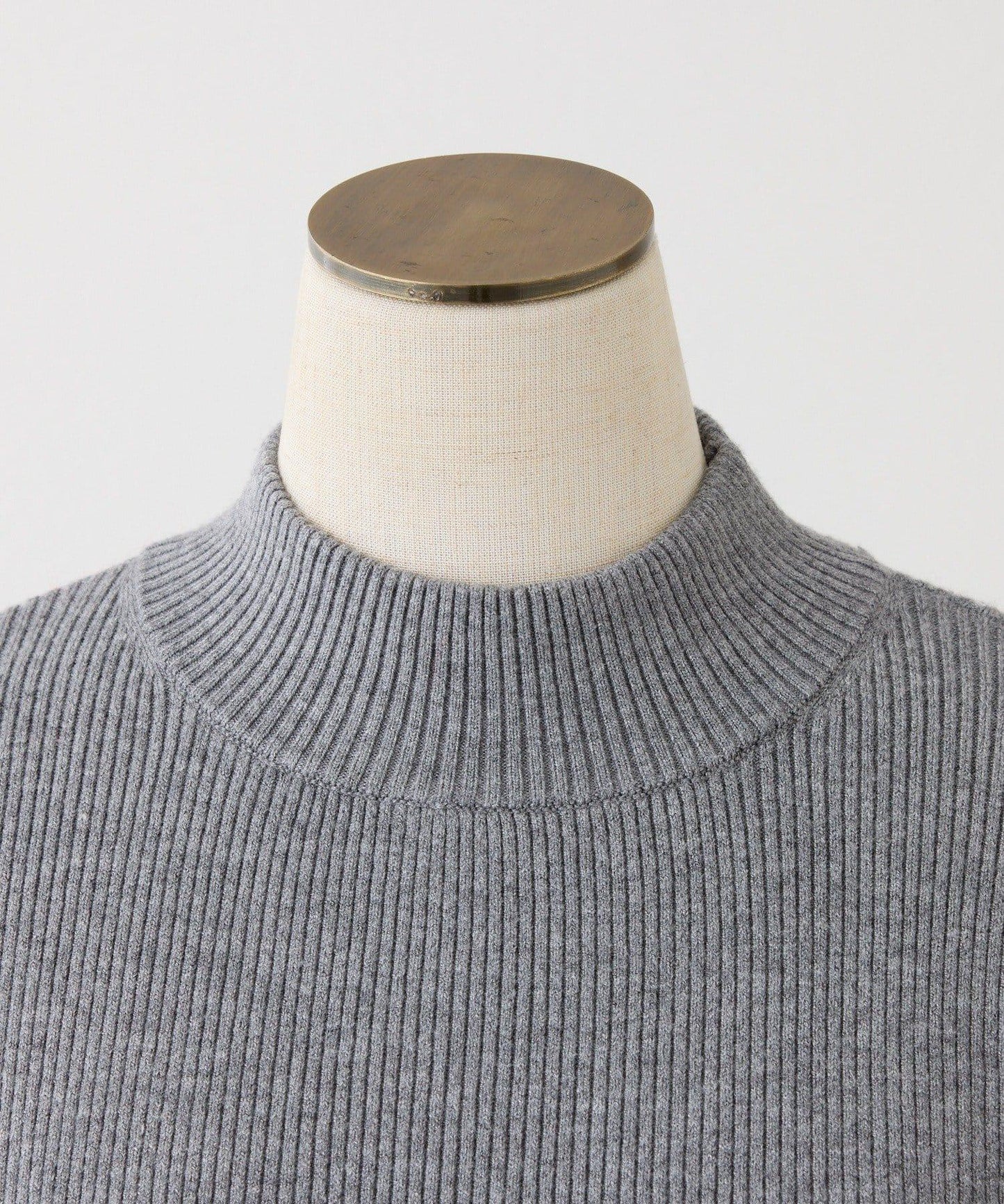 袖釦裝飾高領針織衫