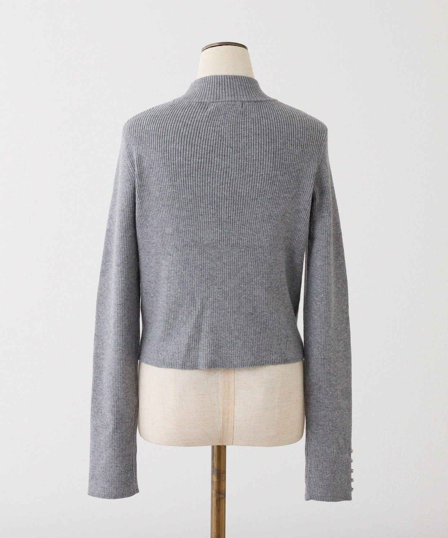 袖釦裝飾高領針織衫