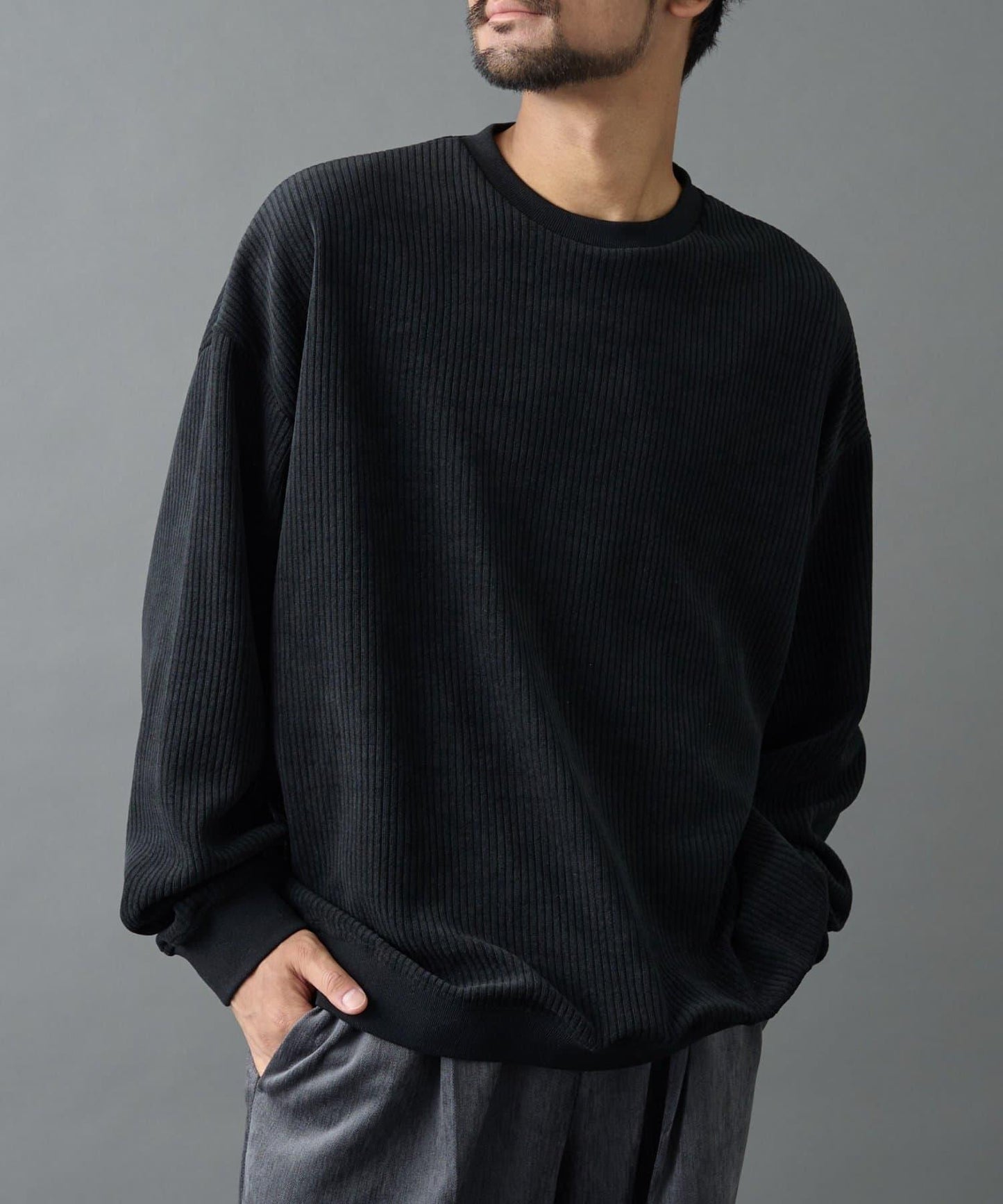 剪裁燈芯絨圓領衫