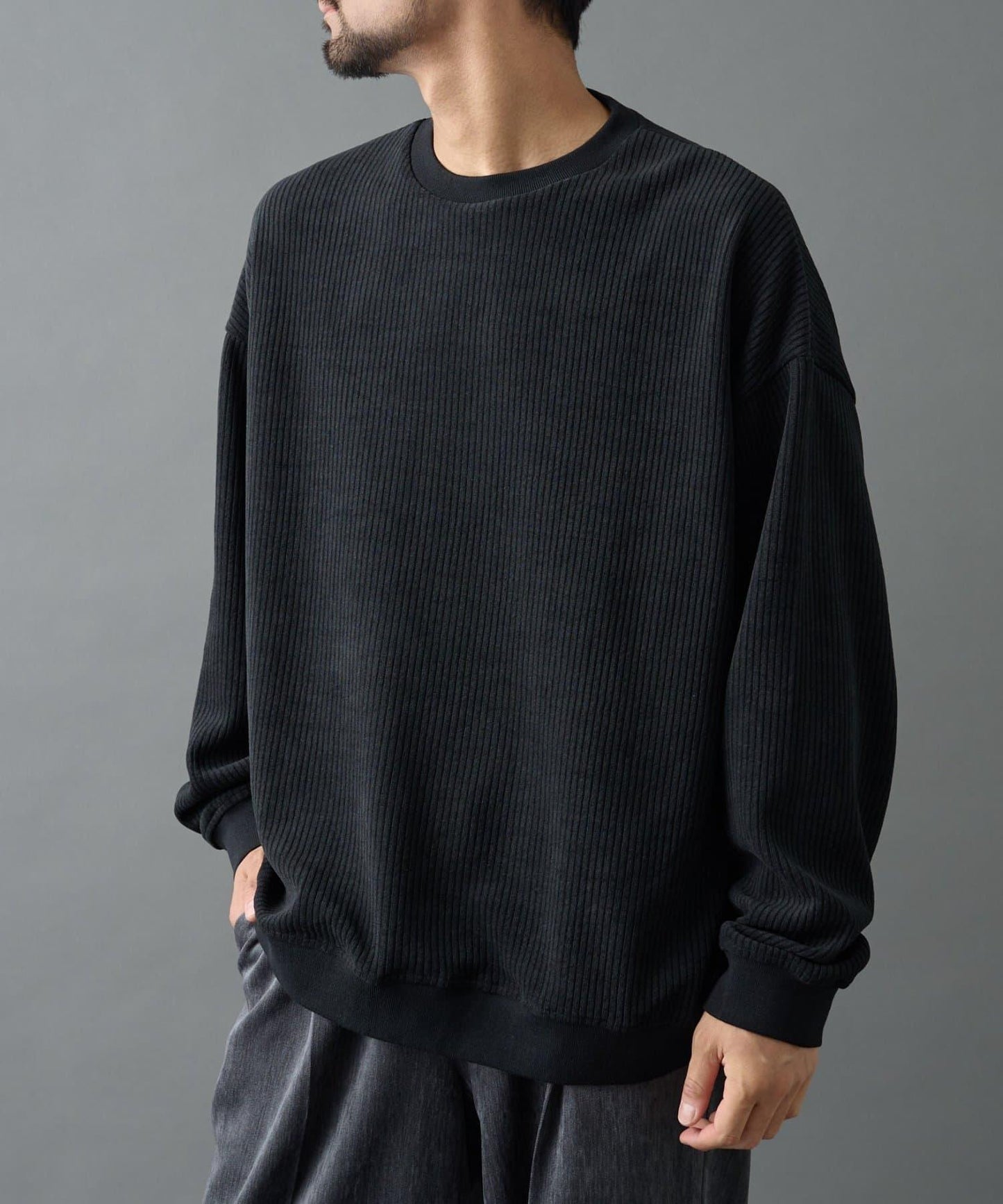 剪裁燈芯絨圓領衫