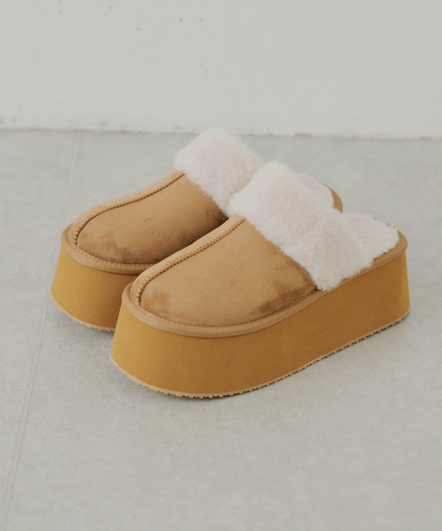 （暫定）厚底羊羔毛拖鞋