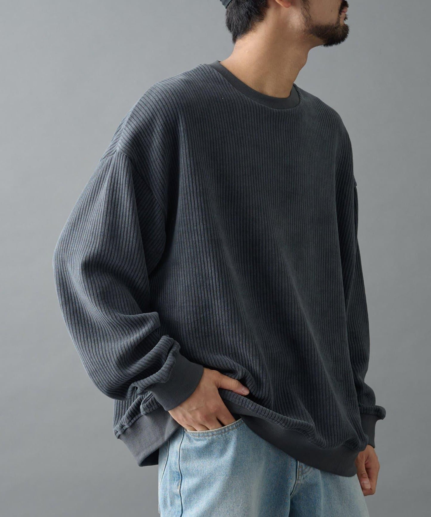 剪裁燈芯絨圓領衫