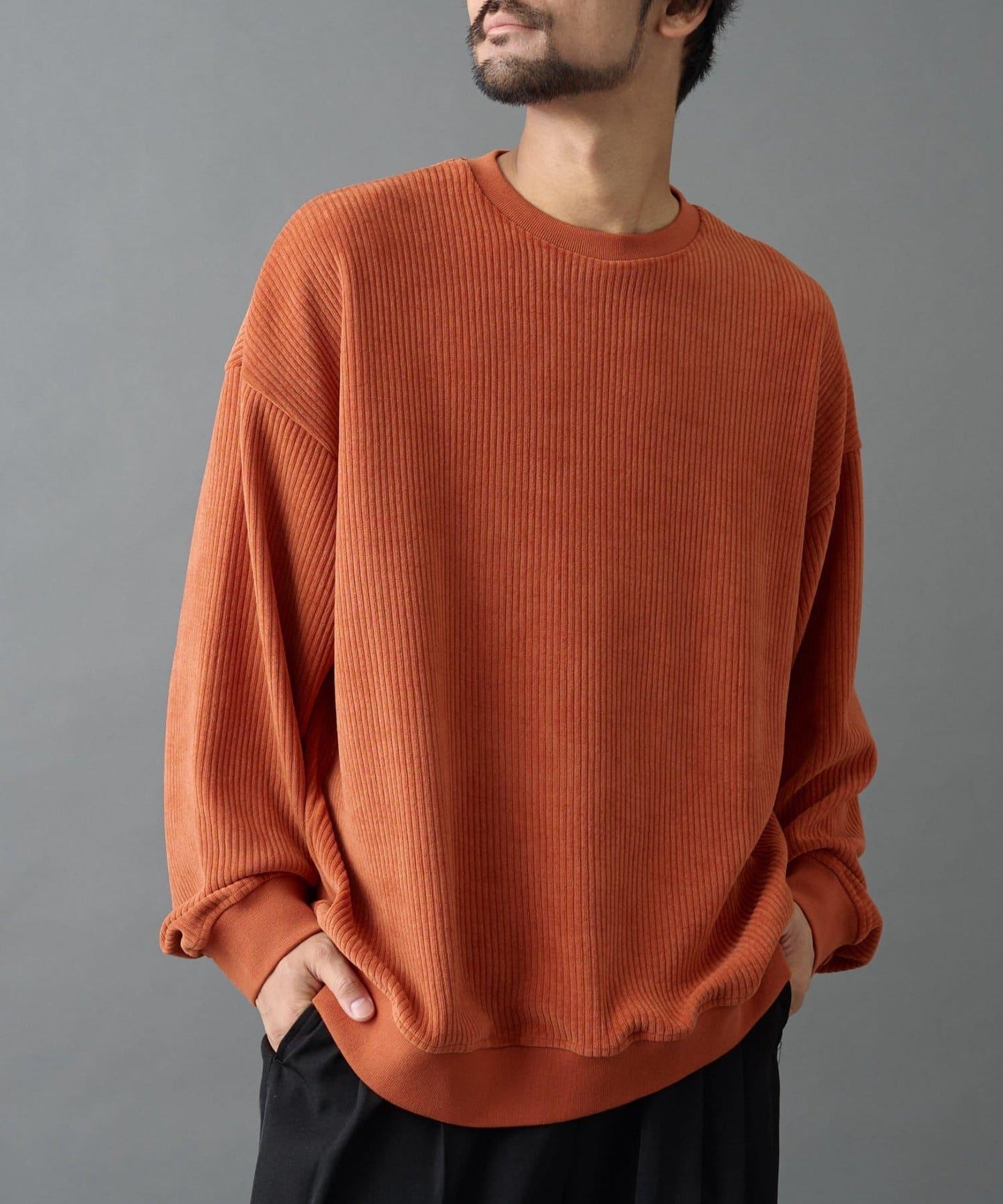 剪裁燈芯絨圓領衫