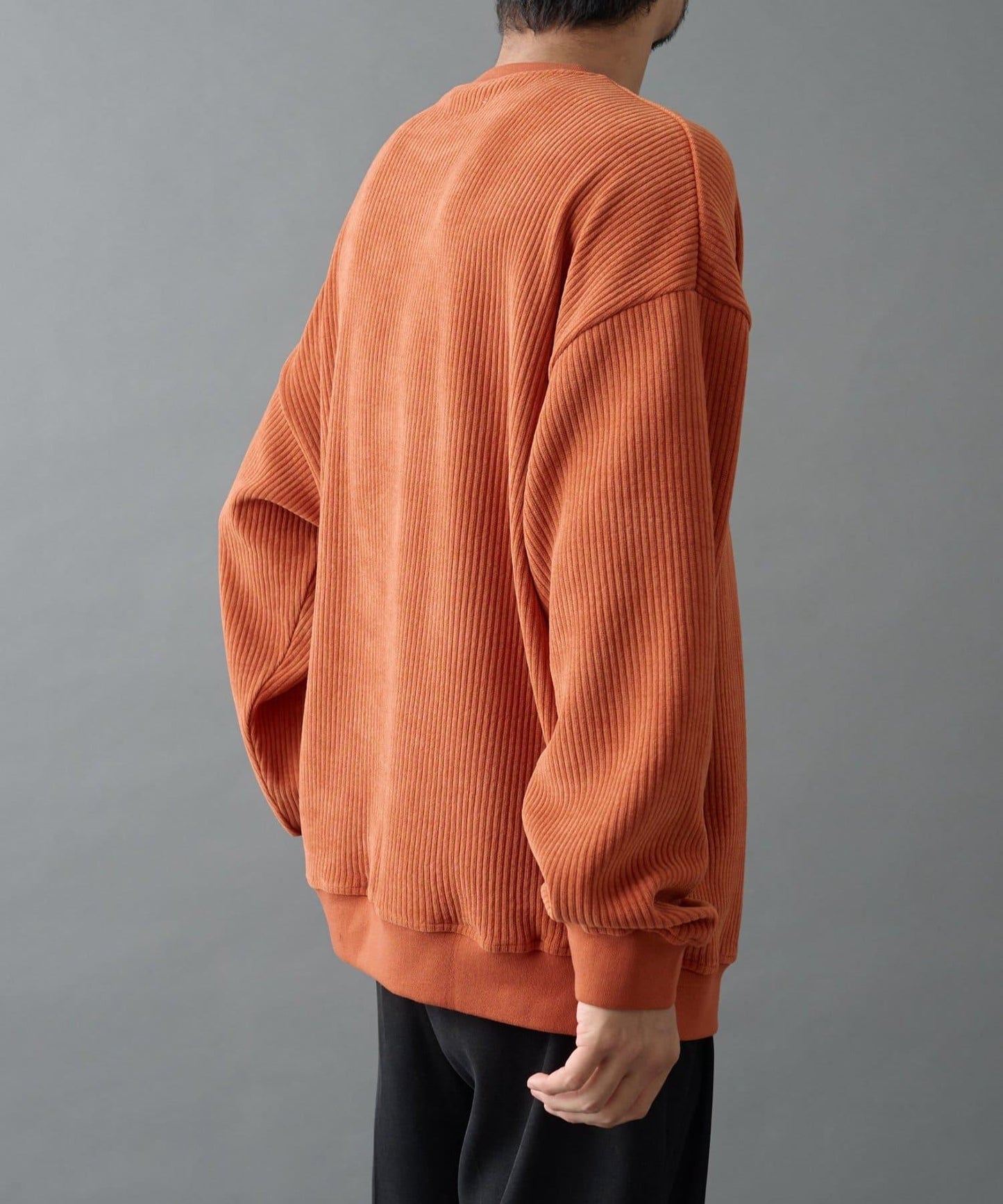 剪裁燈芯絨圓領衫