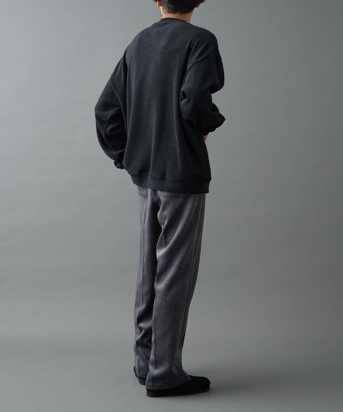 剪裁燈芯絨圓領衫