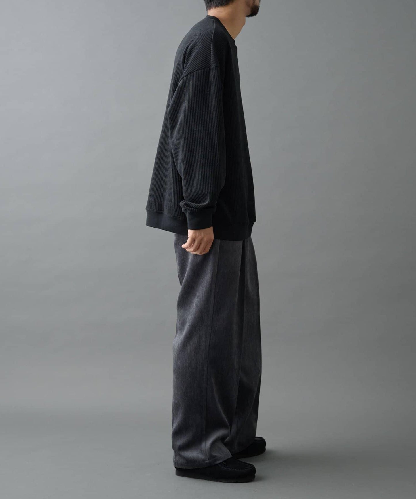 剪裁燈芯絨圓領衫