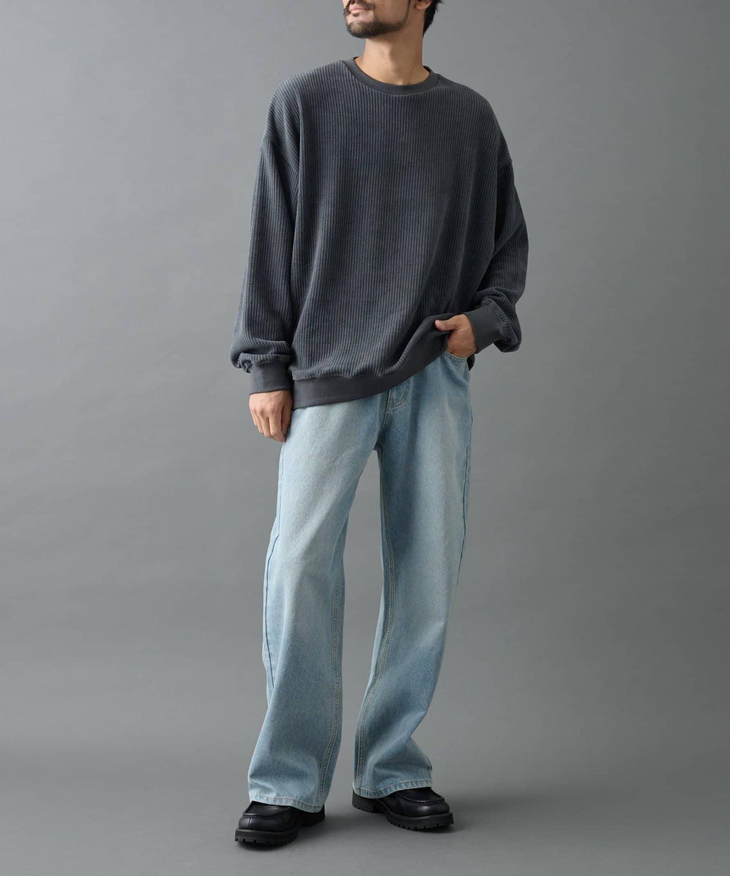 剪裁燈芯絨圓領衫