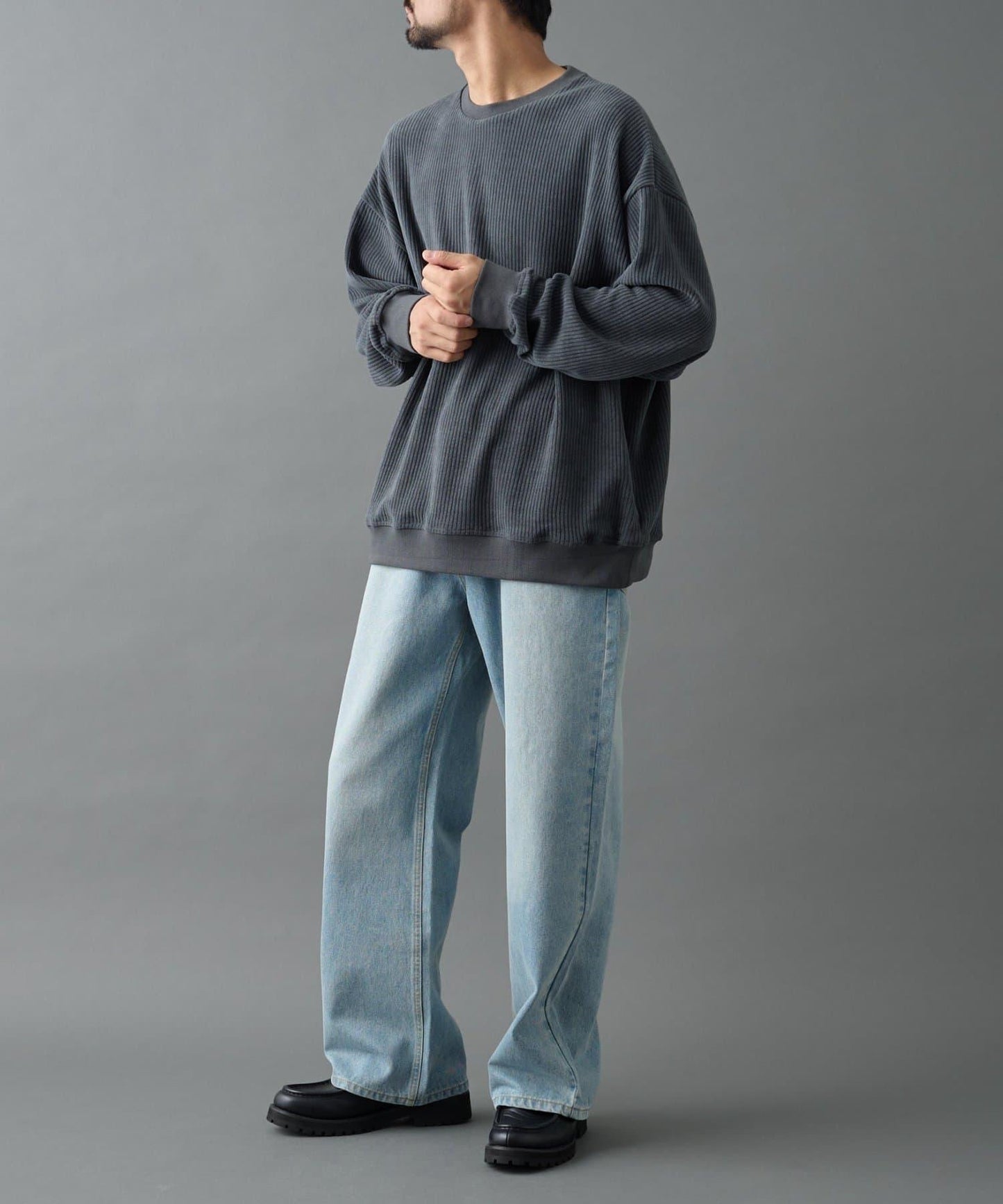 剪裁燈芯絨圓領衫