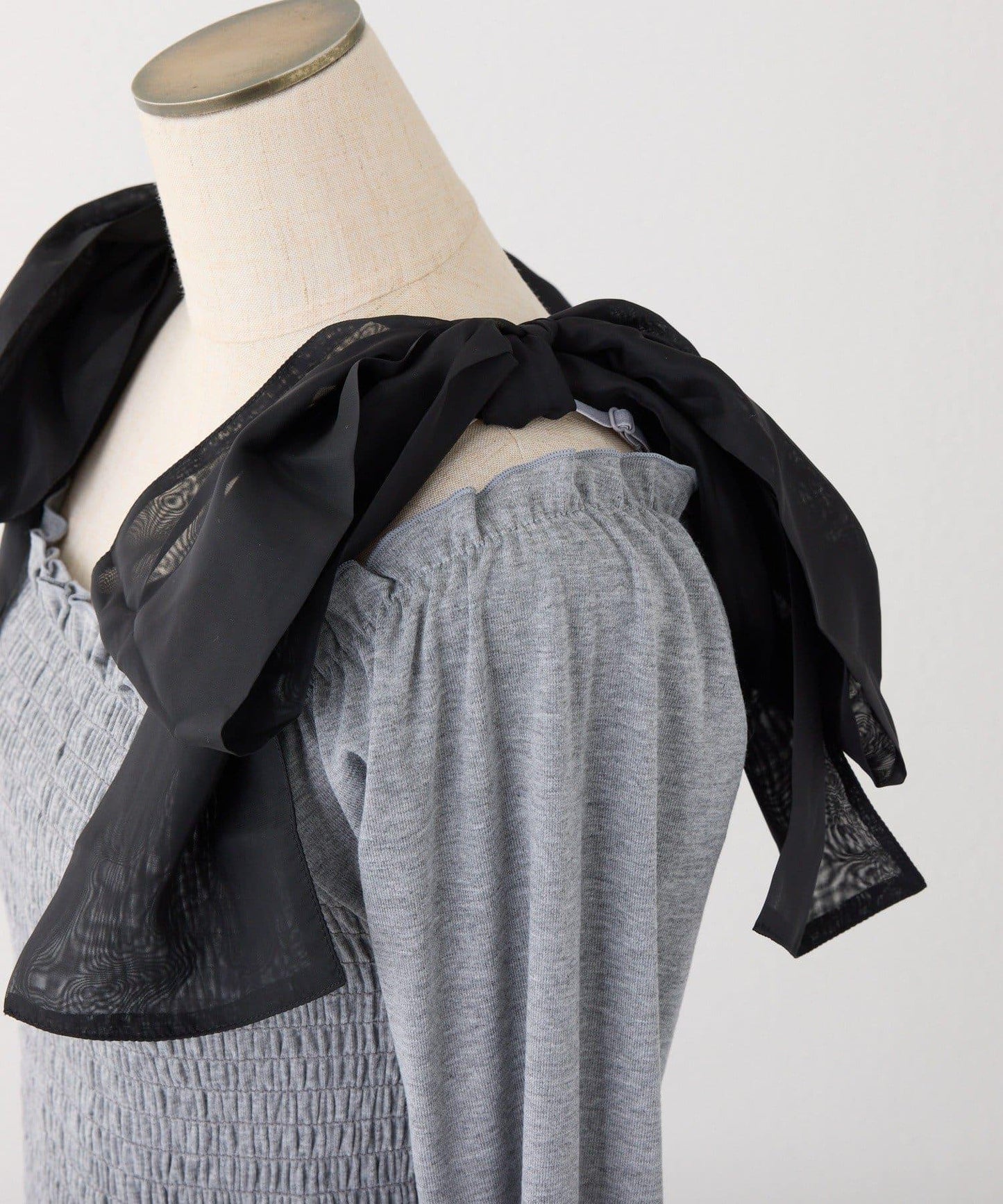 肩帶蝴蝶結褶皺內搭