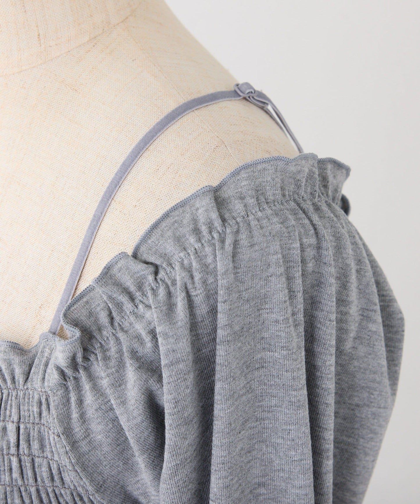 肩帶蝴蝶結褶皺內搭