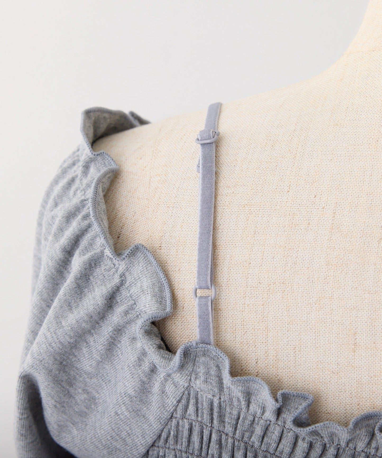 肩帶蝴蝶結褶皺內搭