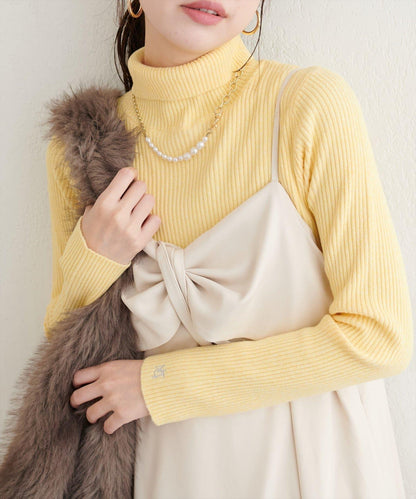 單點刺繡高領羅紋針織衫