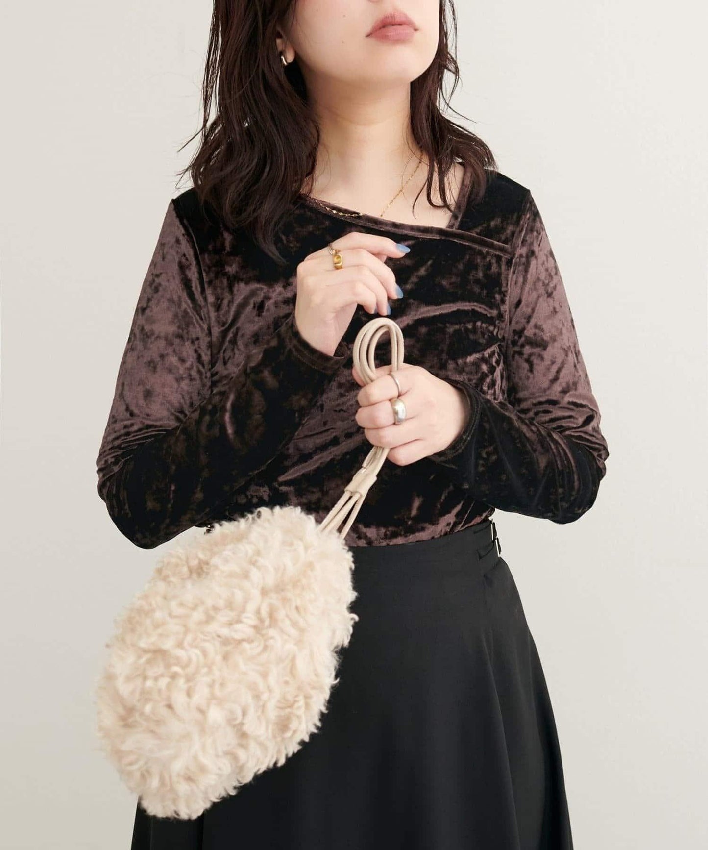 【natural couture】壓褶天鵝絨不對稱領套頭衫